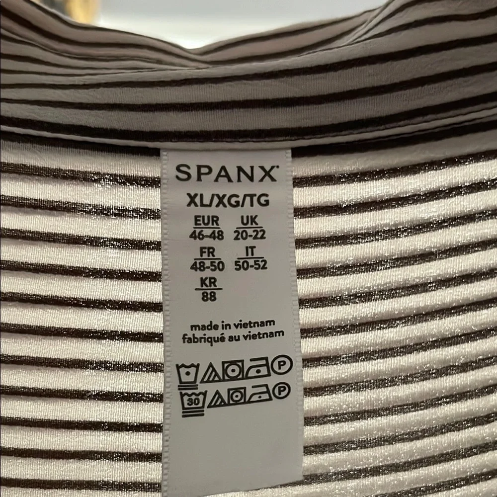 Spanx silk blouse in xl - Picture 2 of 3